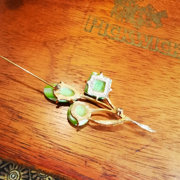 Gold Tone and Green Swirl Acrylic Floral Brooch - Picture 7 of 13
